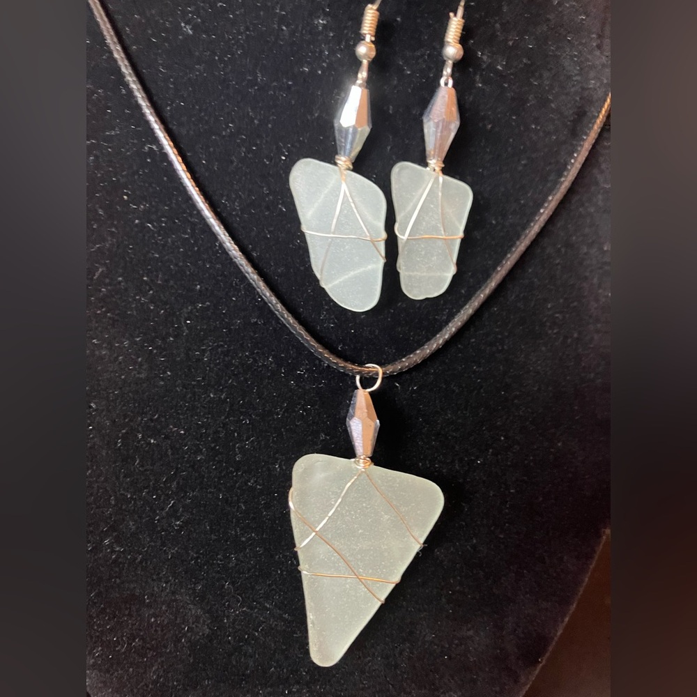 #55 handmade seagalss necklace set